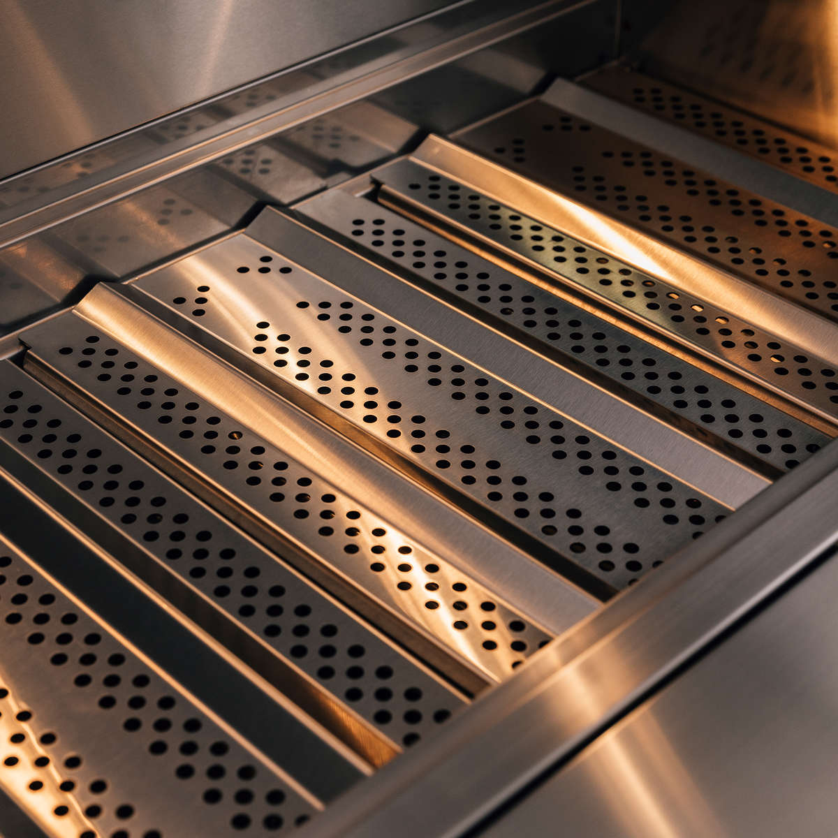 American Made Grills - Atlas - 36" -w/Briquette Trays - Natural Gas